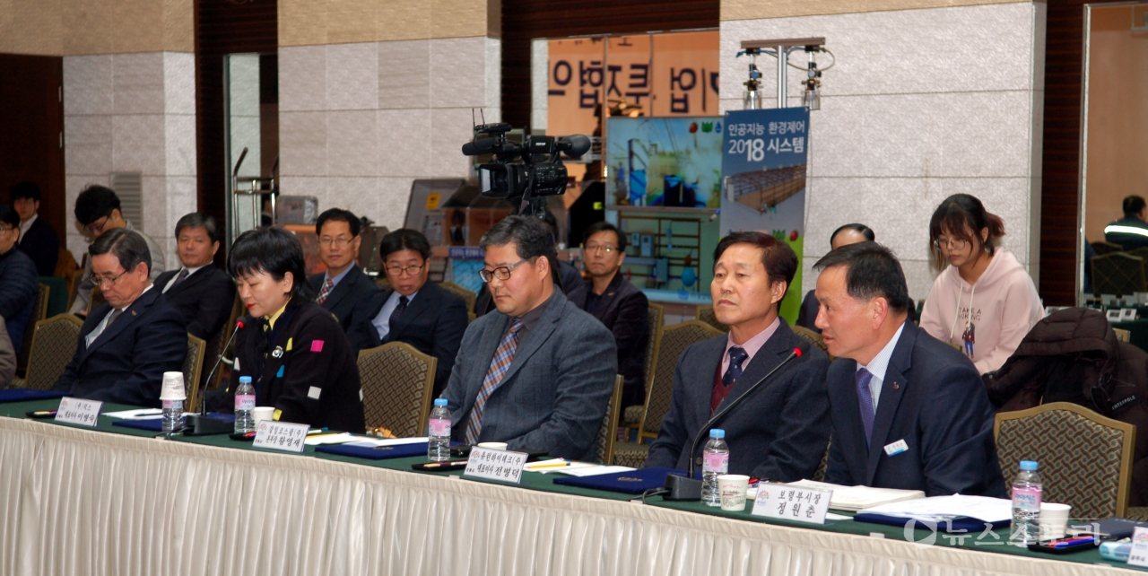 지난 5일 예산 덕산스파캐슬에서 열림 충남도 시.군 합동 투자유치 협약식 장면.(사진 우측) 정원춘 부시장.(사진제공=보령시)