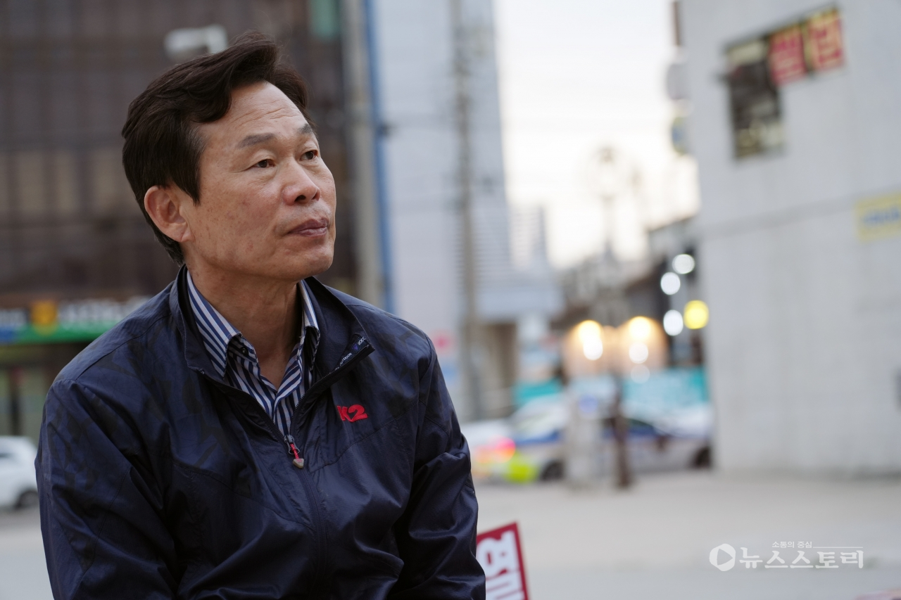 ‘윤석열 퇴진’ 촛불행동 참석한 나소열 더불어민주당 보령.서천지역위원장