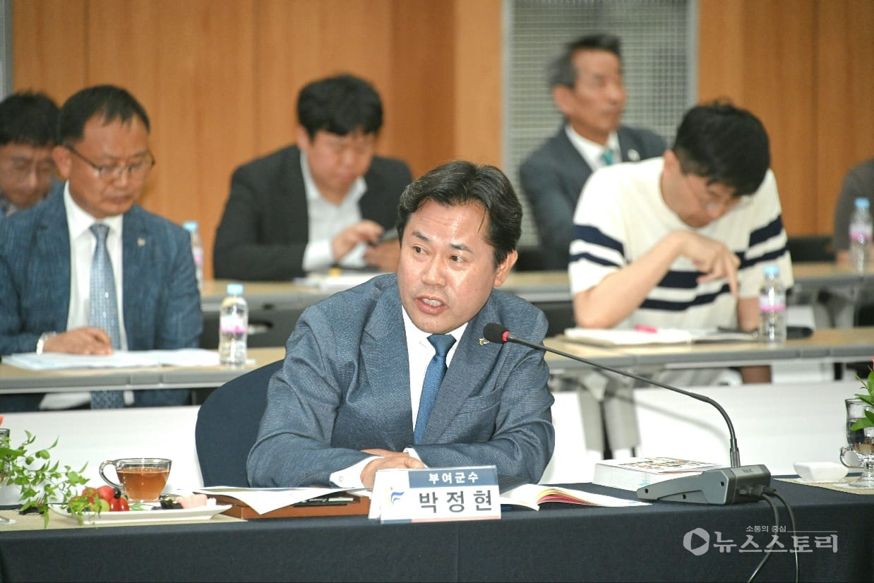 박정현 부여군수가 지방소멸 위기와 농촌일손부족 문제 해결을 위해 이민청 신설과 이민법 제정을 촉구하고 나섰다. 사진은 박정현 군수 사회관계망(SNS) 갈무리.