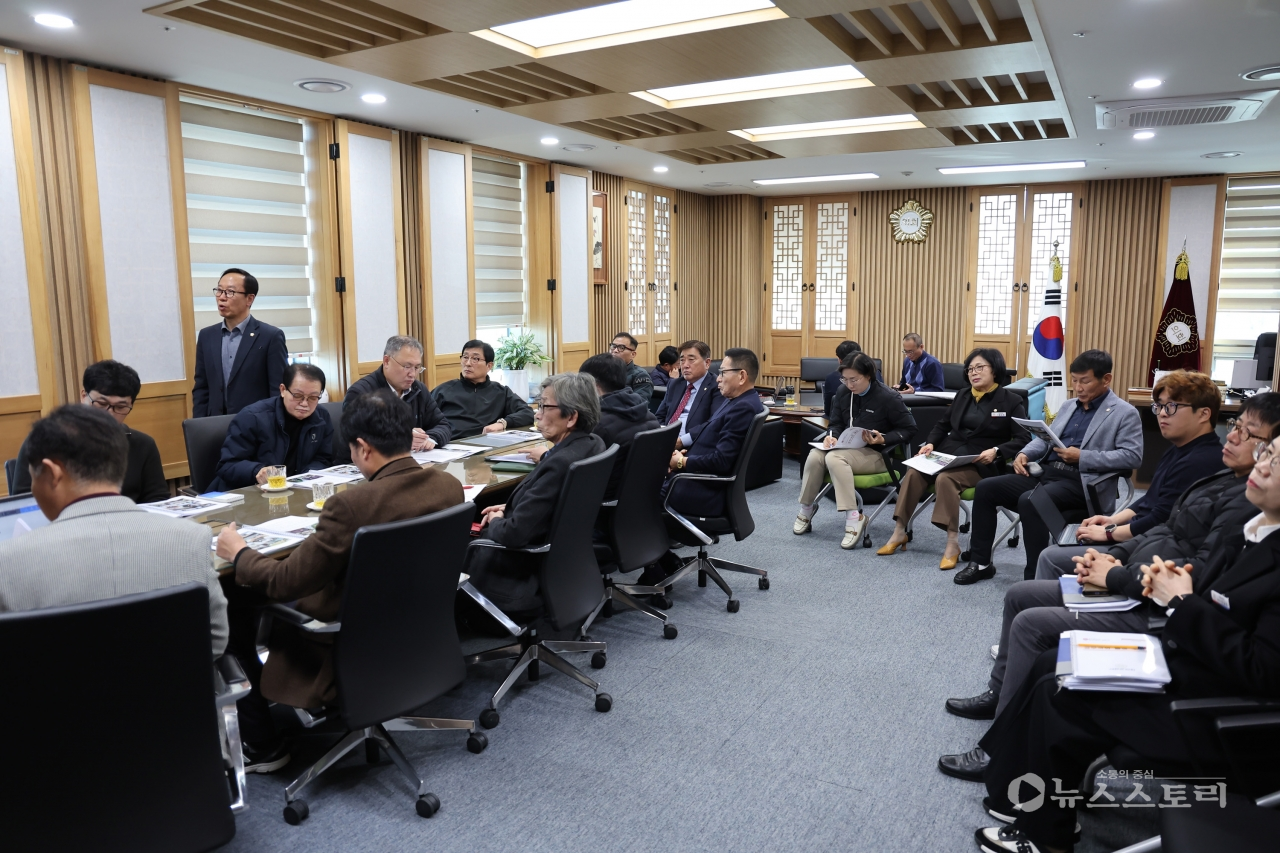 공무국외연수 기자간담회 장면. ⓒ서천군의회