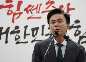 김태흠 충남도지사가 도내 기업의 해외 시장 확대와 2025∼2026 충남 방문의 해 외국인 관광객 유치, 교류.협력 강화 등을 위해 중국 출장길에 올랐다. ⓒ뉴스스토리DB